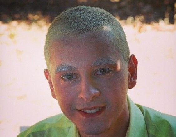 <p>Dizinin yayınlandığı dönem izleyicilerin birçoğu PC karakterinin gerçekten de Albino olduğunu düşünmüştü fakat daha sonra Ahmet Yıldırım'ın makyajla o hale getirildiği ortaya çıkmıştı. </p>
<p> </p>