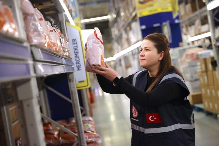 <p>Türkiye et, süt ve şekerlemeden birçok ürüne bakanlığın açıklacağı hileli ve taklit ürünlerin listesini araştırıyor. </p>