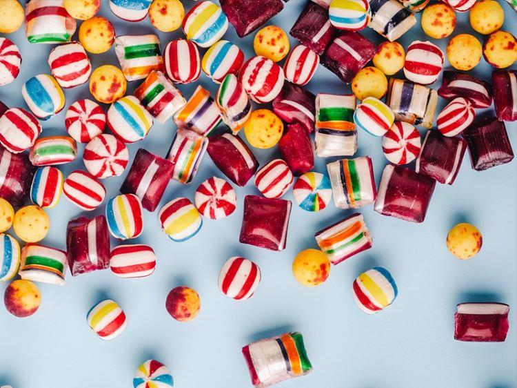 <p>Tehlikeli görülen 'sildenafil' ve 'tadalafil' ilaç etken maddesinin listedeki bitkisel karışımlı çikolata, ginsengli bonbon şeker ve şokolat, bitki suyu katkılı enerji içecekleri, 150 ve 250 ml bazı enerji içecekleri, epimedyumlu ginsengli fındıklı cezeryede bulunduğu belirtildi.</p>
<p> </p>