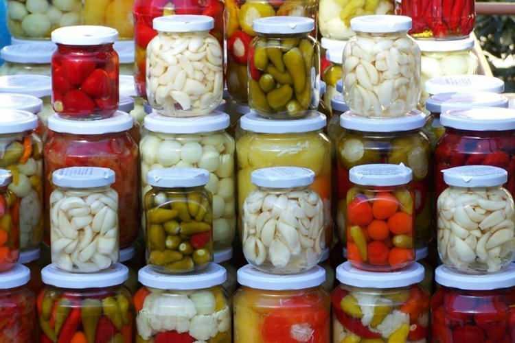 <p>Örneğin cipslerde bulunan monosodyum glutamat sigara etkisi bile yaratabilmektedir. Hazır cipsler yerine ince dilimlenmiş patateslerden ya da lavaştan doğal cipslerinizi hazırlayabilirsiniz.</p>
<p> </p>