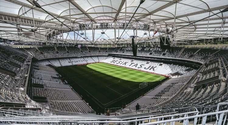 <p><strong>3- Beşiktaş Tüpraş Stadyumu</strong></p>
<p> </p>
<p>Kapasite: 42.445</p>
<p>Toplam Seyirci: 96.279</p>
<p>Seyirci Ortalaması: 32.093</p>
