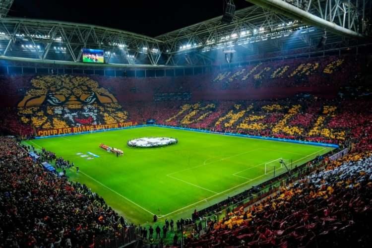 <p><strong>1- Galatasaray RAMS Park</strong></p>

<p> </p>

<p>Kapasite: 52.468<br />
Toplam Seyirci: 224.273<br />
Seyirci Ortalaması: 44.855</p>
