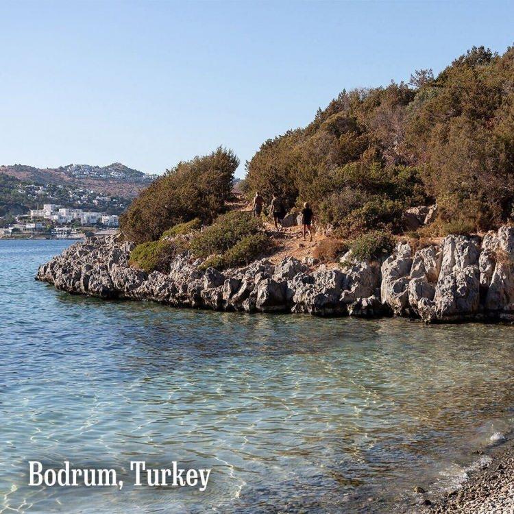 <p>Bodrum, Türkiye: </p>

<p> </p>

<p> </p>

<p>Şık modernite ile bir deniz cenneti olan Bodrum, Akdeniz'in en gözde noktalarından biri olarak kendini yenileyerek ister eğlenmek ister dinlenmek ister mükemmel kaçamaklar sunuyor.</p>

<p> </p>
