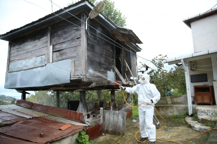 <p>Kışlak ilaçlama çalışmasına Tarım ve Orman Bakanlığının ilaç desteği sağladığını aktaran Yılmaz, bu sürecin tüm sektör paydaşları ile birlikte yürütüldüğünü söyledi.</p>

<p> </p>
