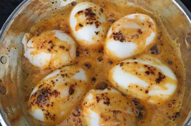 <p>ancak paylaşımının viral olmasının ardından bir kullanıcı, yumurtaların 'Shirotama' olarak bilindiğini ve Japonya'nın en güneydeki tavuk çiftliği olarak da bilinen Okinawa'daki Itoman şehrindeki Nakamura Bahçe Çiftliği'nden geldiğini açıkladı.</p>