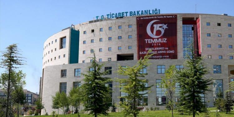 <p>Şimdiye kadar 5 ürün hakkında toplatma kararı alan Ticaret Bakanlığı, Güvensiz Ürün Bilgi Sistemi (GÜBİS) üzerinden özellikle çocuklarda boğulma ve yaralanmalara sebebiyet verebilecek kıyafet ve yürüteçleri tespit ettiklerini duyurdu. </p>
