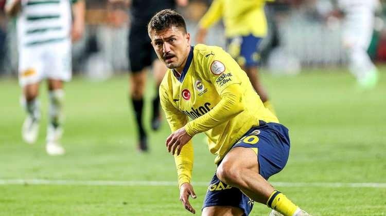 <p>Cengiz Ünder'in Fenerbahçe ile 30 Haziran 2027'ye kadar sözleşmesi bulunuyor.</p>
