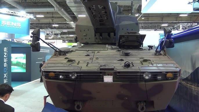 <p><strong>iroskopla stabilize edilmiş yapısı, uzaktan komuta özelliği, yüksek çözünürlüklü kızılötesi kameraları, lazer mesafe bulucu, otomatik hedef tespit ve takip fonksiyonu, yüksek atış hassasiyetine sahip gelişmiş otomatik balistik hesaplaması ile KORKUT 25, tüm savaş şartlarına uygun olarak</strong> tasarlandı.</p>

<p> </p>

<p>Kapsamlı gözetleme, harici sensörlerle entegrasyon ve uzaktan kontrol yetenekleri sayesinde KORKUT 25, nişancının durumsal farkındalığını artırırken, İHA tehditlerinden kaynaklanan zafiyet saldırılarını da büyük ölçüde azaltıyor.</p>

<p> </p>

<p>KORKUT 25, hareket halindeyken mini ve mikro İHA tehditlerini tespit etme yeteneğine sahip olduğundan mobil birimler önemli ölçüde koruma sağlıyor.</p>
