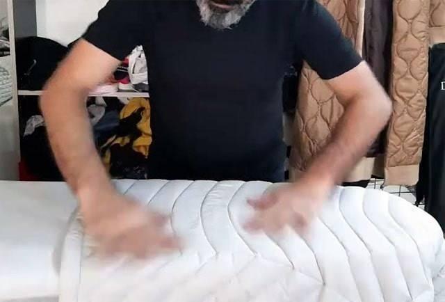 <p><strong>Elle Masaj Yapma</strong>: Topaklanmış bölgeleri elinizle nazikçe masaj yaparak açın. Bu işlem dolgunun dağılmasına yardımcı olur.</p>