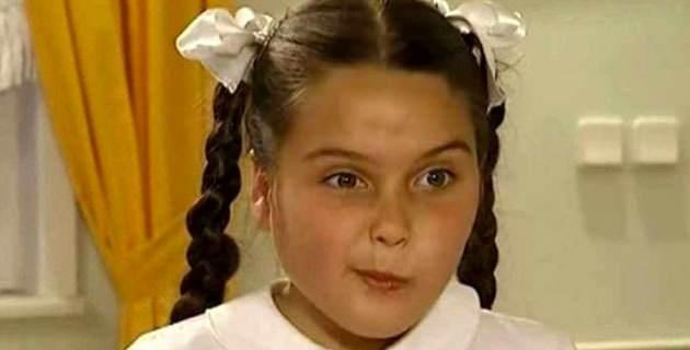 <p>1999-2000 yılları arasında ekranlara gelen ve döneme damgasını vuran komedi dizisi <strong>Bücür Cadı</strong>'nın Zeliş'i şimdilerde 33 yaşında. </p>
