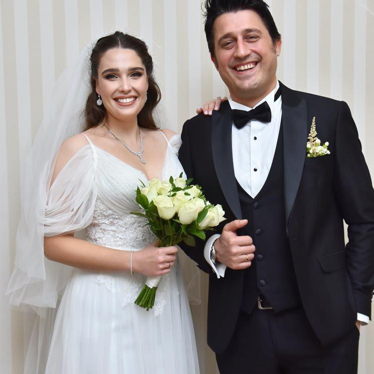<p>MERVE ERDOĞAN KİMDİR?</p>

<p>Bugünlerde 33 yaşında olan oyuncu geçtiğimiz yıllarda müzisyen <strong>Ahmet Mert Carim</strong> ile nikah masasına oturmuştu.</p>

