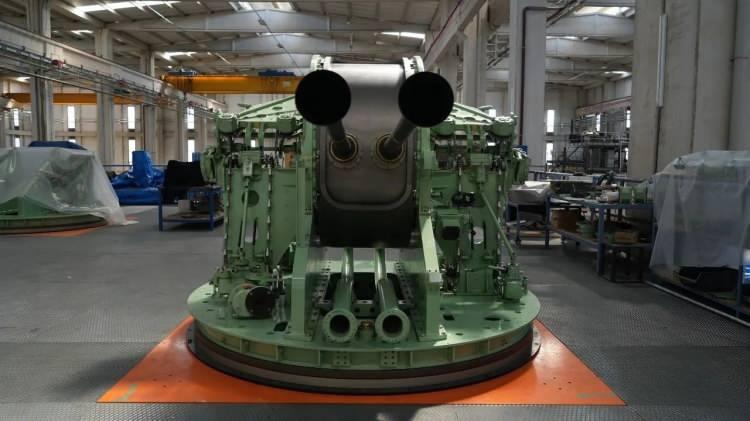 <p>12 bin 600 metre menzili ve çift namlusu ile dakikada 600 mermi atma kapasitesine sahip <strong>40 milimetre çapındaki Thunderbold Deniz Topu hücumbotlar, sahil güvenlik gemileri, karakol gemileri</strong> ve fırkateynlere monte edilmek üzere tasarlandı.</p>
