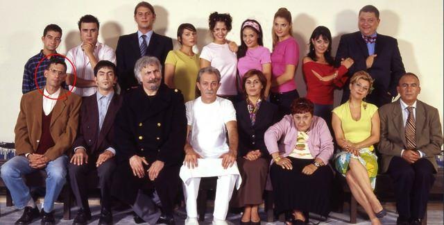 <p>2000'li yılların başlarında yayınlanan ve Türk televizyonlarının unulmaz dizilerinden  Ekmek Teknesi tekrar bölümleriyle izleniyor.</p>
