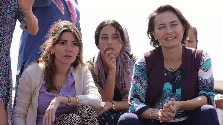 <p>Oyuncu kadrosuna eklenen yeni isimler ve senaryo değişiklikleri ile adından sık sık bahsettiren Kirli Sepeti dizisi, bu kez final yapacağına dair çıkan söylentilerle gündeme geldi. Popüler yapım, haklarında çıkan iddiaları doğrulayarak dizinin final tarihini açıkladı. </p>