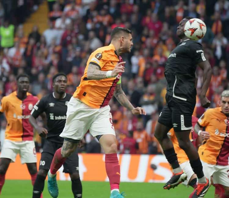 <p>Galatasaraylı futbolcular akan oyunda 13, kontradan 2, penaltıdan 1 attı. Rakipler 2 kez kendi kalesine attı.ri 24 duran top gol buldu. </p>