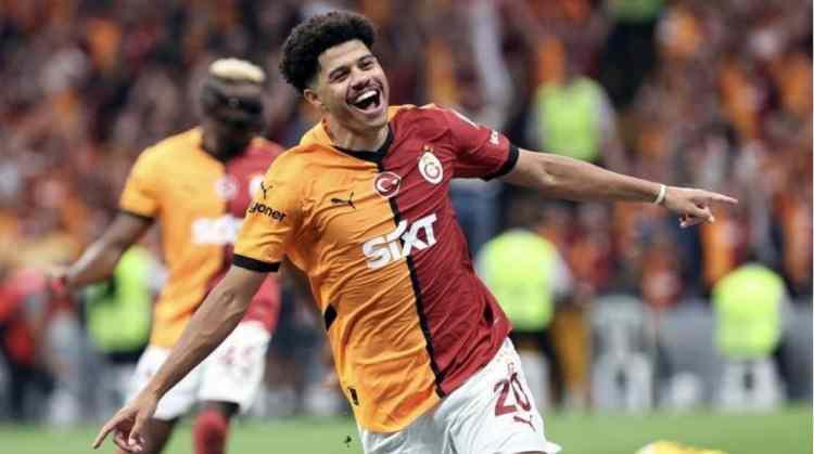 <p>Gerek akan oyunda gerek ise duran topta takım arkadaşlarına yaptığı isabetli pas servisleri ile dikkat çeken 25 yaşındaki fubolcu, son haftalarda formunu daha da artırdı.</p>