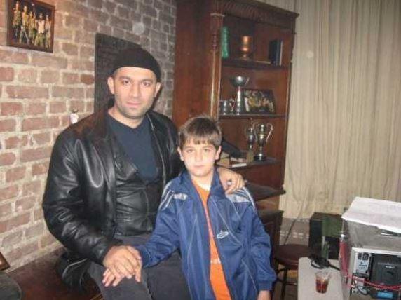 <p>10 yaşındayken dahil olduğu Arka Sokaklar dizisine 19. sezonda da devam eden Duman'ın, izleyicilerin gözü önünde büyüdüğünü söyleyebiliriz.</p>
