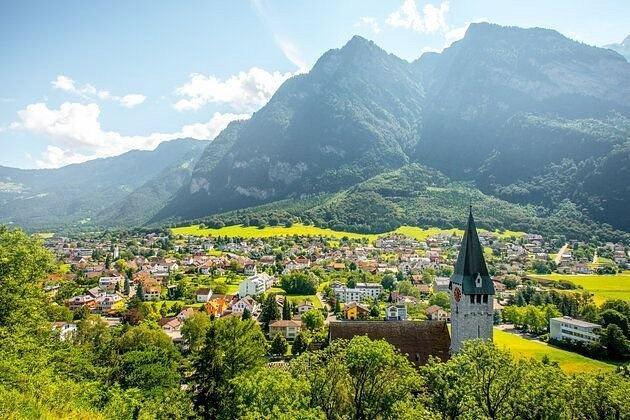 <p><strong><span style="color:#B22222">LIECHTENSTEIN  </span>|  1.193</strong></p>

<p> </p>

<p>| Avrupa'da bir ülke</p>

