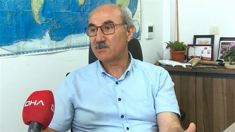 <p>Bandırma Onyedi Eylül Üniversitesi Denizcilik Fakültesi Dekanı Prof. Dr. Mustafa Sarı, 3 yıl önce Marmara Denizi'nin yüzeyinde görülen müsilajın geri döndüğünü belirterek, "Müsilajın 10 metreden başlayarak 24 metreye kadar yayıldığı görüldü. Müsilaj, deniz ekosistemine ciddi zararı olan bir felakettir. Marmara Denizi'ne ulaşan tüm kirlilik kaynakları kontrol altına alınmalıdır" dedi.</p>
