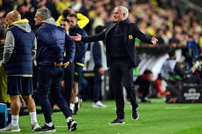 <p><strong>THE TELEGRAPH:<br />
<br />
"Manchester United'ın Avrupa'daki galibiyet hasreti, Mourinho'nun kırmızı kartına rağmen bir yıla ulaştı"</strong></p>