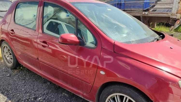 <p><strong>2005 Model, PEUGEOT Marka, 307 XR 1.4 HDI Tipli.</strong></p>
<p>Yakıt Tipi Dizel, Rengi Kırmızı.</p>
<p> </p>
<p>Fiyatı: 295.000,00 TL.</p>
