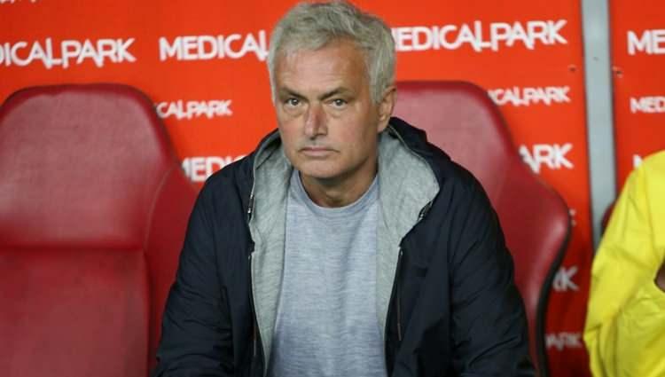 <p>Fenerbahçe sezon başında dünyaca ünlü teknik direktör Jose Mourinho'yu takımın başına getirdi. </p>
