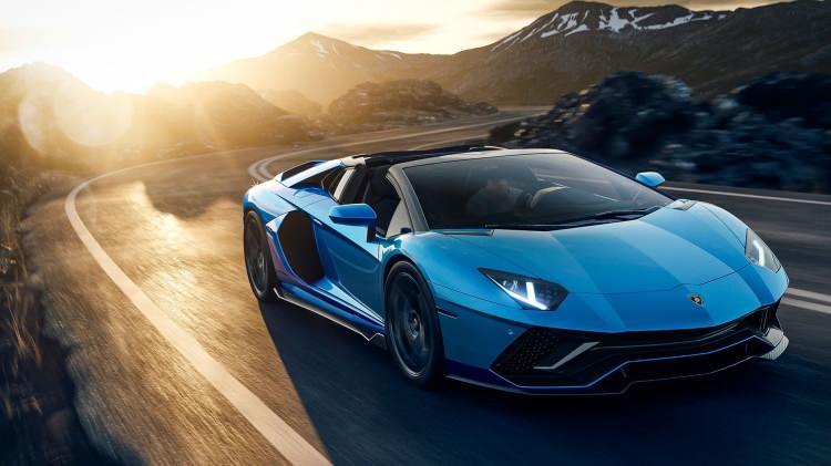 <p><strong><span style="color:#B22222">23) LAMBORGHINI AVENTADOR LP 780-4 ULTIMAE</span> | 355 KMS</strong></p>