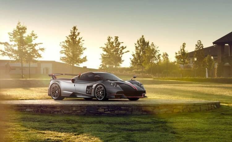 <p><strong><span style="color:#B22222">20)&nbsp;&nbsp;PAGANI HUAYRA BC ROADSTER</span>&nbsp; |&nbsp; 386 KM/S</strong></p>
