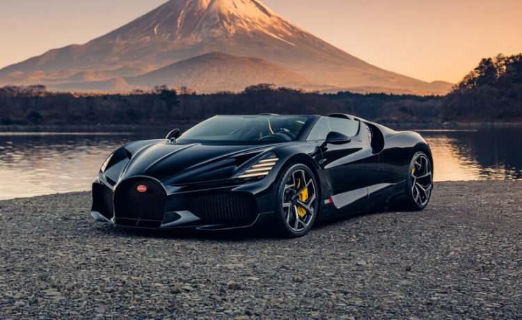 <p>İlk olarak Veyron'un öncülük ettiği dörtlü turbo W-16 motorun 2005 yılında dört haneli beygir gücünde yepyeni bir çağ başlatmış olması nedeniyle, hemen hemen her Bugatti dünyanın en hızlı üretim otomobilleri arasında yer alacaktır. </p>
