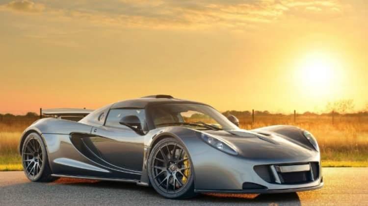<p><strong><span style="color:#B22222">7) HENNESSEY VENOM GT </span>| 435 KM/S</strong></p>