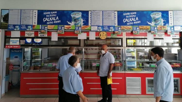 <p>Okul yöneticileri kendilerine gelen uyarı mesajını velilerle paylaştı. </p>