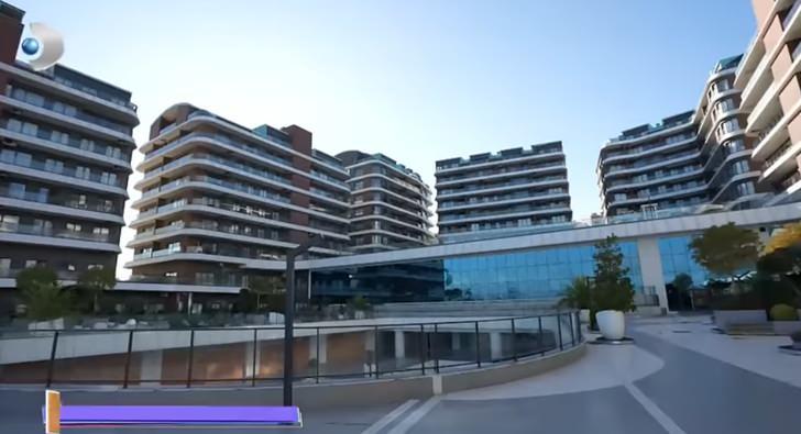 <p><span style="color:#B22222"><strong>NEREDE OTURDUĞUNU A&Ccedil;IKLADI</strong></span></p>

<p><strong>B&uuml;y&uuml;k&ccedil;ekmece'de oturduğu siteye kadar takip&ccedil;isine a&ccedil;ık a&ccedil;ık yazan &Ccedil;akmaklı "Benim i&ccedil;in eşya &ouml;nemli değil" dedi.</strong></p>
