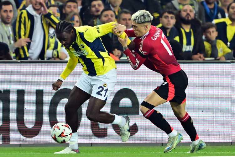 <p>Ülker Stadı'nda bugün İngiliz devi Manchester United'ı ağırlayan Fenerbahçe, 1-0 geriye düştüğü maçta 1 puanı En Nesyri ile kurtardı.</p>
