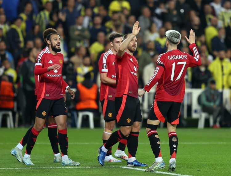 <p>"Manchester United, Avrupa'da kaosun yaşandığı bir gecede Jose Mourinho'nun ininden bir puanla kurtulmayı başardı."</p>