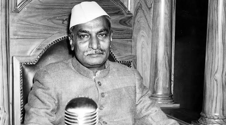 <p><strong><span style="color:#B22222">RAJENDRA PRASAD</span> | 12 YIL</strong></p>
<p> </p>
<p><strong>| Eski Hindistan Cumhurbaşkanı</strong></p>
<p> </p>
<p>Doğum: 3 Ara 1884 | Ölüm: 28 Şub 1963</p>