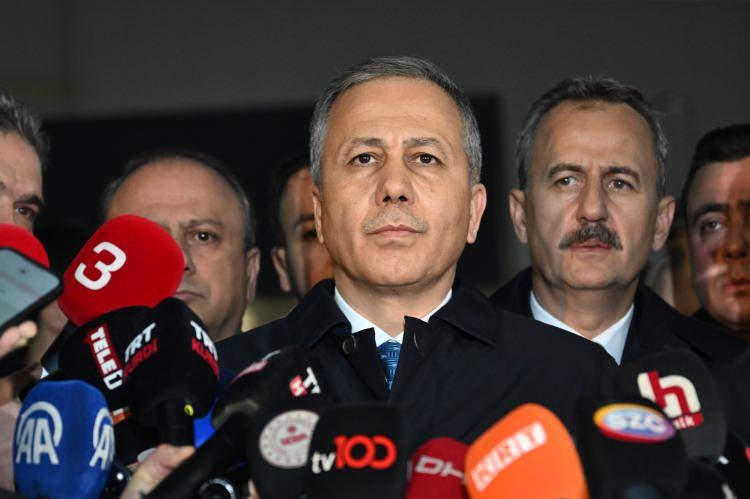 <p>TUSAŞ tesislerine yönelik gerçekleşen saldırı sonrası İçişleri Bakanı Ali Yerlikaya, olayın bir terör saldırısı olduğunu ve çok sayıda şehit ile yaralının bulunduğunu açıkladı</p>