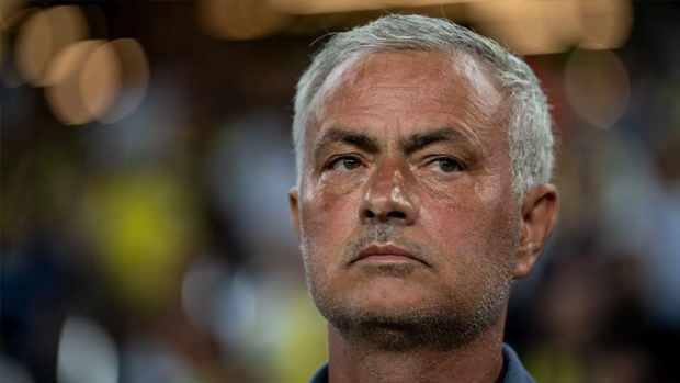 <p>2024-2025 sezonunda <strong>Fenerbahçe</strong>'ye gelen Jose Mourinho'nun ortaya koyduğu futbol ve alınan sonuçların ardından Mourinho'nun tazminatının ne kadar olduğu sorusu gündeme geldi.</p>

<p> </p>
