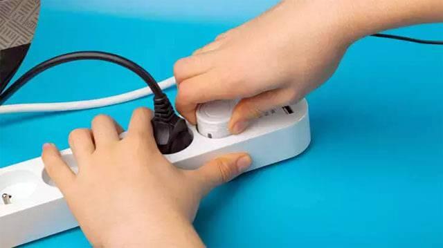 <p>Bu nedenle, uzatma kablosuna asla takılmaması gereken cihazları bilmek <strong>hayati önem taşır</strong>.</p>
