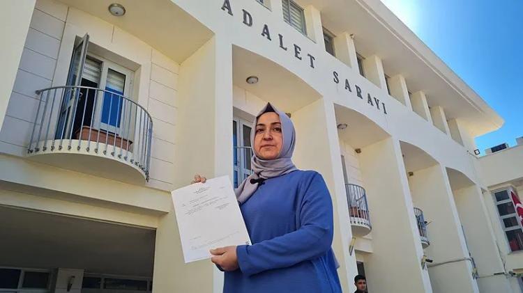 <p>2 saat beslenmeyle geçecek sarılık için çocuğumu yoğun bakıma yatırdılar. Haberleri gördükten sonra nasıl bir şeyin içerisinde olduğumuzu idrak ettik ve bugün adliyeye gelerek bahsi geçen doktor hakkında suç duyurusunda bulunarak şikayetçi oldum. Psikolojik olarak yaşadığımız sıkıntı dışında kalıcı hasar yaşamadık ama kim bilir 2018 yılından bu yana kaç bebek hayatını kaybetti, kaç bebek engelli kaldı” diye konuştu.</p>

<p> </p>
