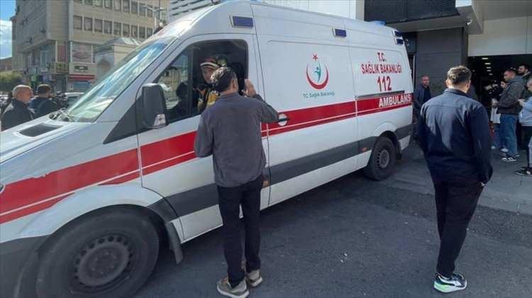 <p><strong>Doktor 'Bırak yoğun bakımı, bu çocuğun normal bir hastanede tedavi olmasına bile gerek yok' dedi. 'Sarılık var ama bütün yeni doğanlarda rastlanabilecek derecede hafif bir sarılık, sadece düzenli beslenmeyle sarılık geçer' dedi.</strong></p>
