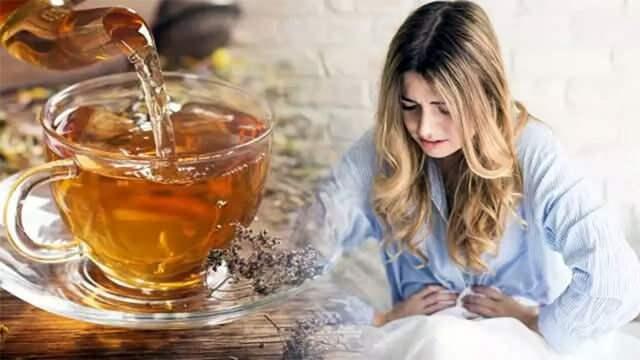 <p>Yeşil çayın zararları, <strong>mide asidini artırma potansiyelini</strong> de içerir. <strong>Mide ülseri</strong> ve <strong>reflü</strong> gibi rahatsızlıkları olanların yeşil çayı dikkatli bir şekilde tüketmesi önemlidir.</p>