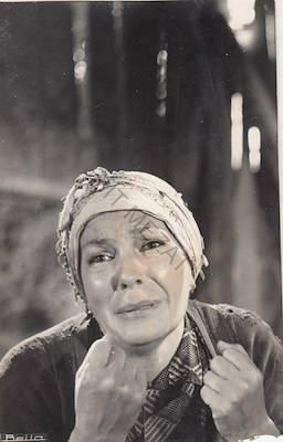 <p>Son isteği "Atatürk'ün annesi Zübeyde Hanım'ı oynamak" olan Aliye Rona, 1996 tarihinde kaldığı huzur evinde geçirdiği beyin kanaması nedeniyle aramızdan ayrılmıştı. </p>
