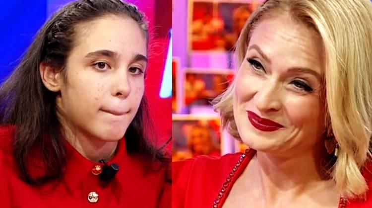 <p><strong>Ceyda Düvenci, 29 Ekim Cumhuriyet Bayramı'na özel programında kızı Melisa'yı konuk etti. Anne-kız duygusal anlar yaşarken Cumhuriyet'in anlam ve önemini vurgulandı.</strong></p>
