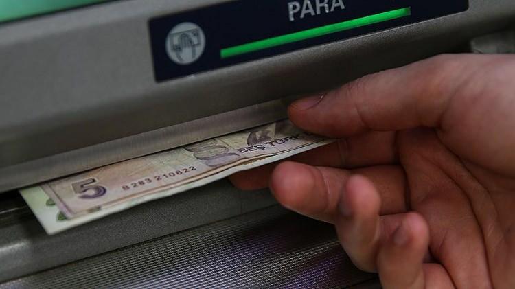 <p>Bazı kurum ve kuruluşların yüzde 25 zam beklentilerine rağmen maaşlara yüzde 41,5 zam gelmesi ile net asgari ücret 24.058 lirayı görecek.</p>
<p> </p>