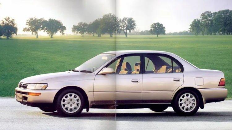 <p><span style="color:#B22222"><strong>7) TOYOTA COROLLA EFSANE KASA</strong></span></p>