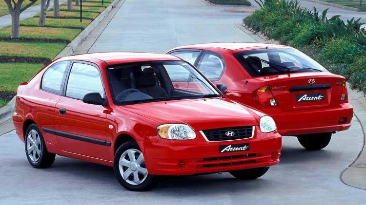 <p><strong><span style="color:#B22222">2) HYUNDAİ ACCENT ERA</span></strong></p>
<p> </p>