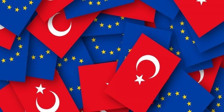 <p>Raporda, Türkiye'de yatırım faaliyetinin 2023'te önemli ölçüde arttığı, dijitalleşme ve ekonominin yeşil dönüşümünde adımlar atıldığı anımsatıldı.</p>
