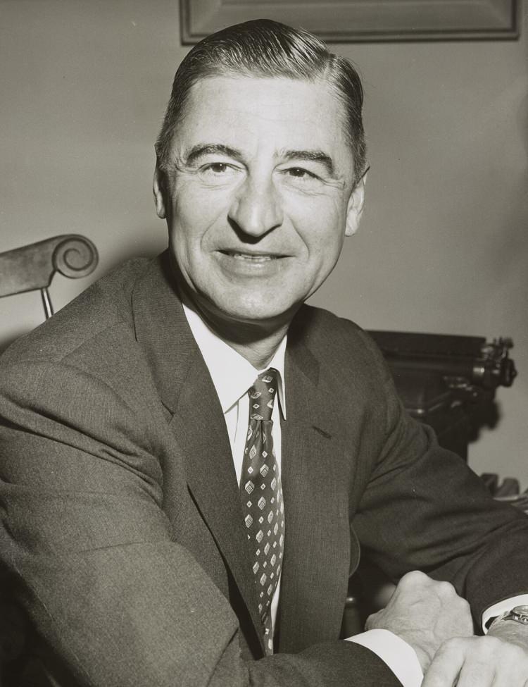 <p><strong>3. Theodor Seuss Geisel - 74 milyon dolar</strong></p>

<p> </p>

<p>Plutzer ödüllü çocuk kitabı yazarı  Dr. Seuss 74 milyon dolarlık servetiyle ölümünden sonra bile kazanç sağlamaya devam ediyor.</p>
