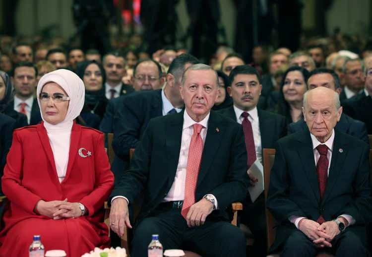 <p><span style="color:rgb(67, 67, 67)"> Törene MHP Genel Başkanı Devlet Bahçeli de katıldı.</span></p>
