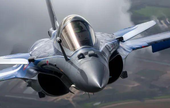 <p>Altı numarada Fransız Dassault Rafale yer alıyor. Çok rollü bir savaş uçağı olan Rafale, hava üstünlüğü ve taarruz görevlerinde başarıyla kullanılabilir ve uçak gemilerinde de görev alabilir.</p>
